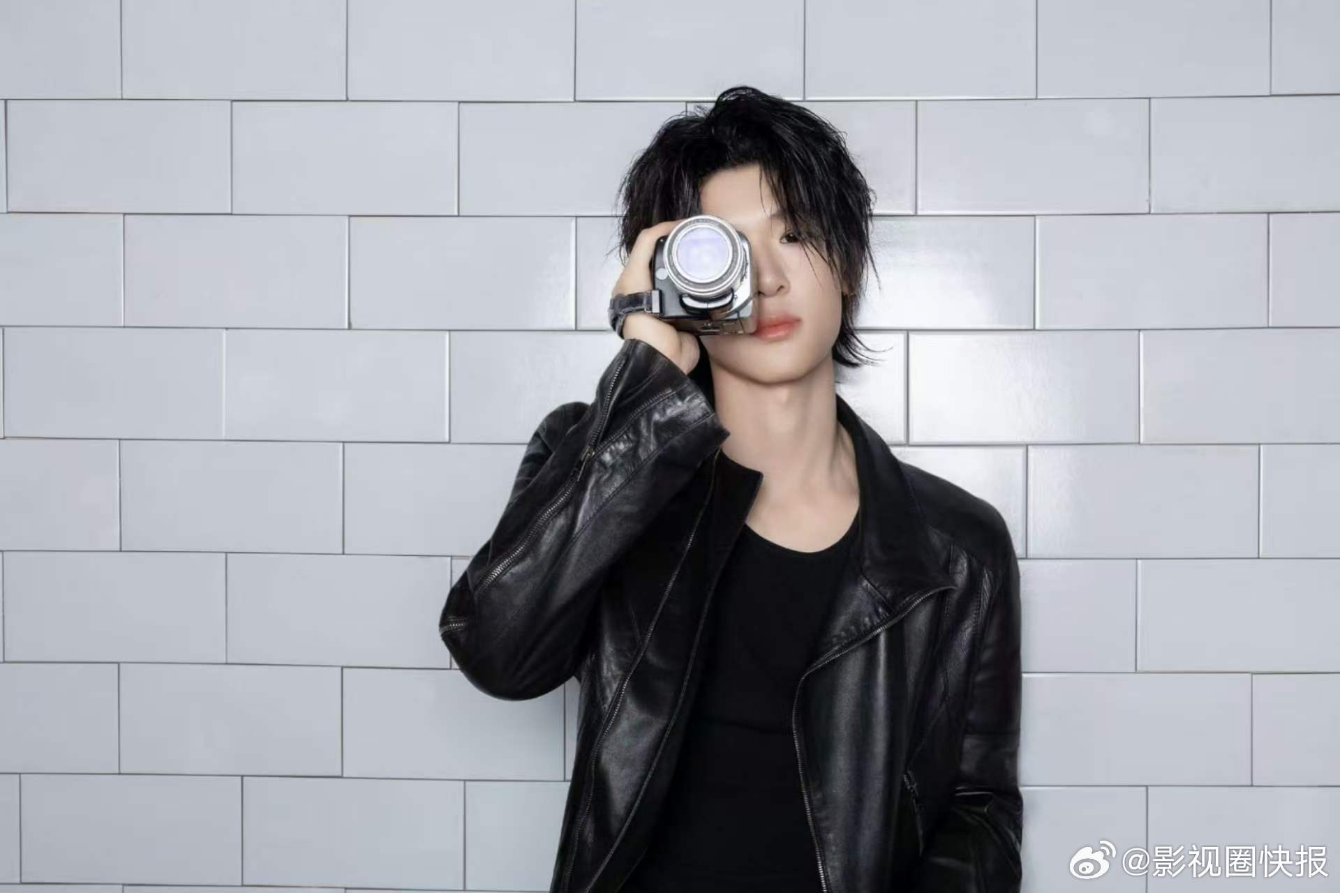 张峻豪秋裤外穿被张峻豪秋裤外穿可爱到，随性穿搭尽显真实性格，不被时尚绑架，自信走