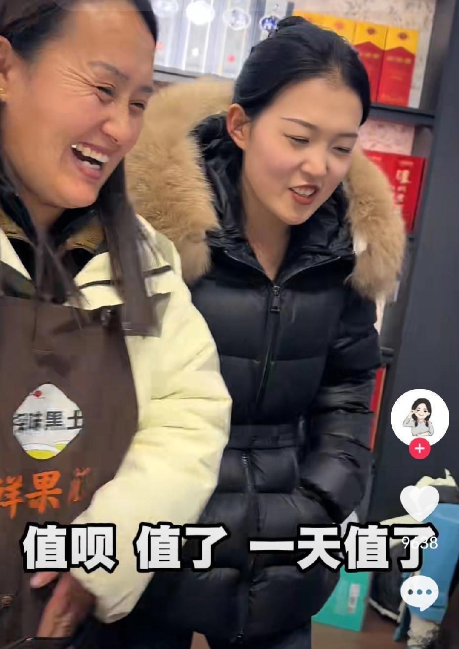 他开始疯狂展示夫妻恩爱，恰恰证明他慌了。
豆二两的镜头突然转向。
直播里他不再紧