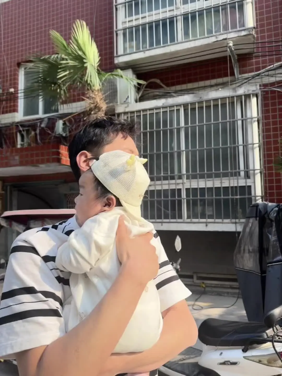 “你的100天也是我的100天， 我们一起度过了100个昼夜的人间烟火。”