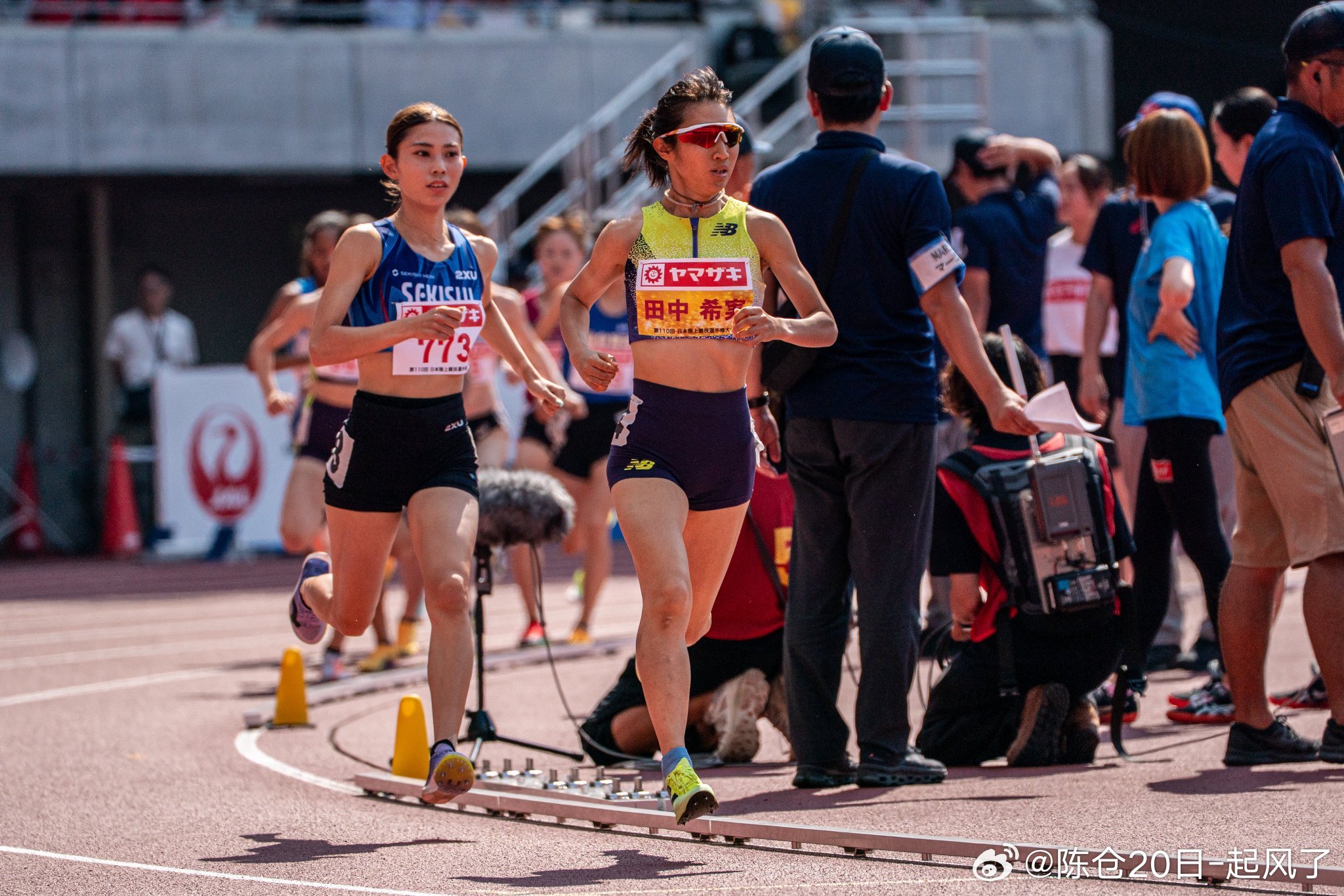 110回日本选手权女子1500M预赛昨天晚上才跑完5000决赛的大魔王依然实力压