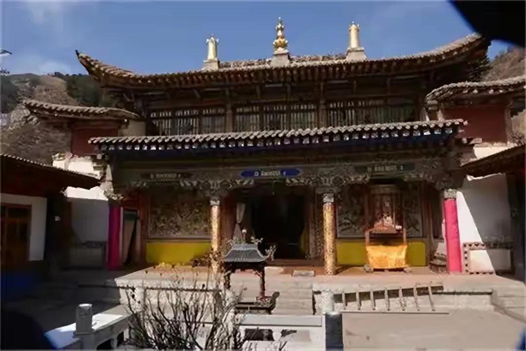 寺为何叫寺？庙为何叫庙？寺和庙有什么区别？



如今很多人进了山门就喊“寺庙”