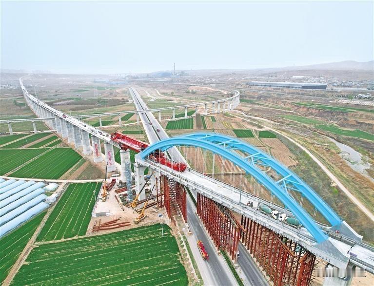 今日（12月26日）正式开通运营，设计时速350公里，全长299公里，将西安至延