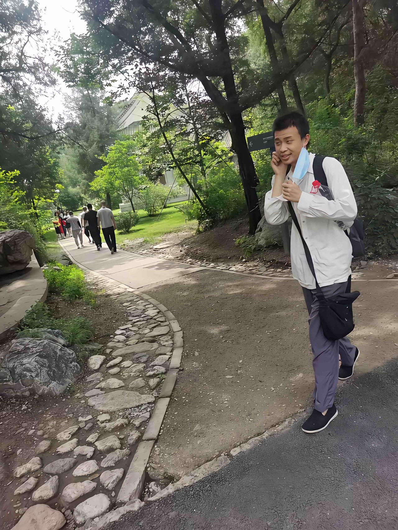 韦东奕身为北大的一名老师，感觉他除了对数学有着浓厚的兴趣之外，对其他的东西，并没