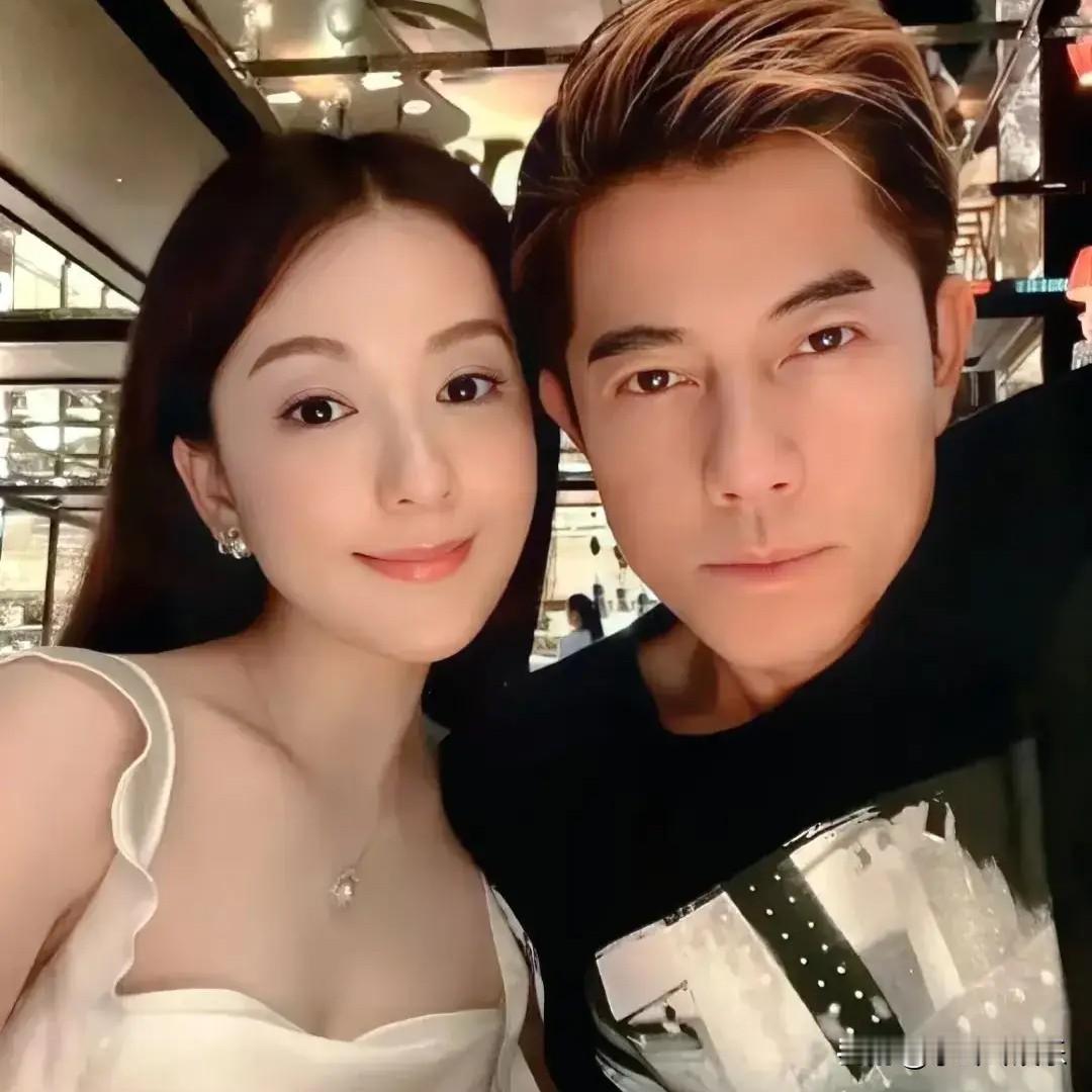 郭富城娶方媛算是娶对了

只因为方媛做了这几件事

第一，郭富城和方媛两人相差2