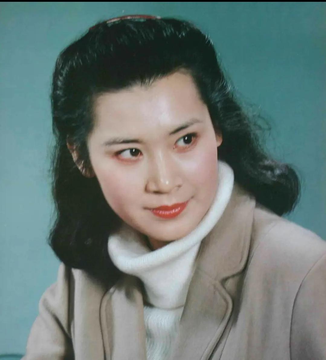 看了肖雄，再看张凯丽才知道：会打扮与不会打扮的女人，差距多大娱乐 明星