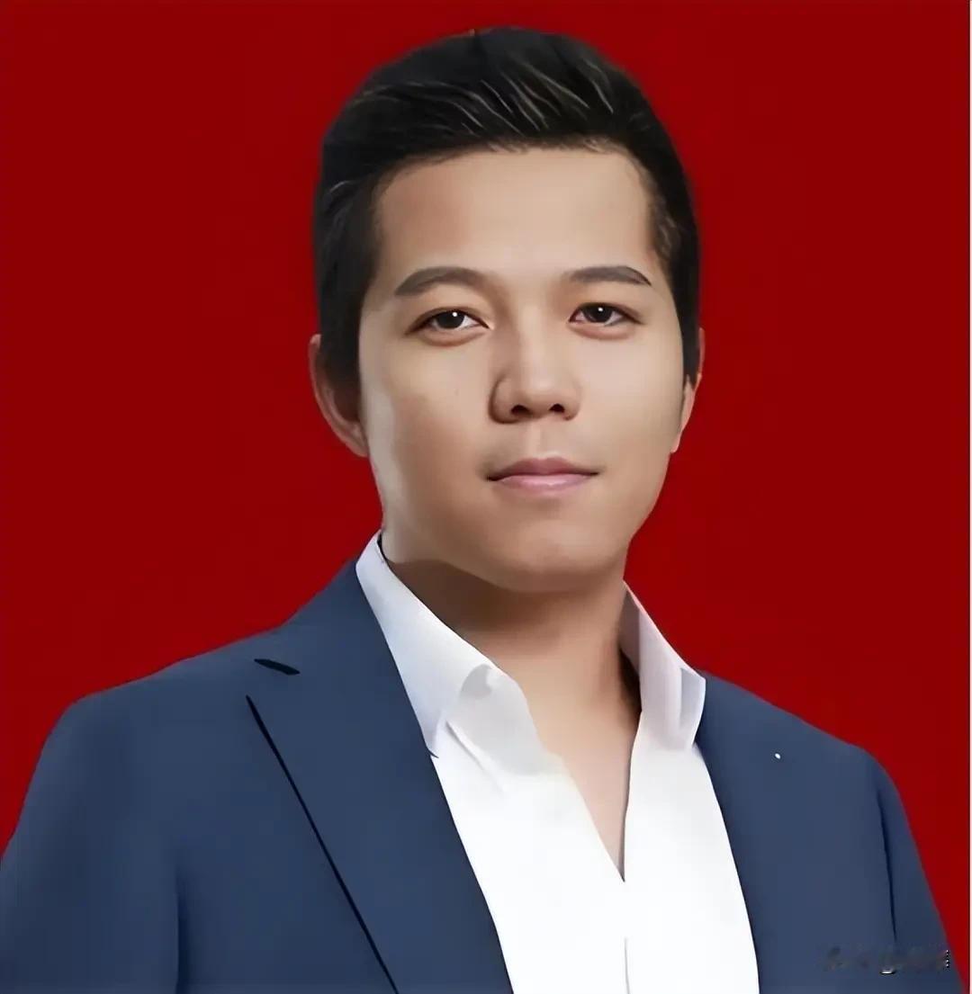 从拧螺丝到敲钟：一位90后的千亿征途

当大多数同龄人还在为房贷车贷奔波时，一位