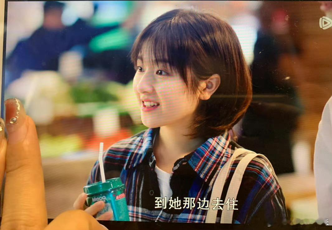 李兰迪深耕现代剧吧，那种职场向上，底层打拼的人设。她是很会哭，台词也很好，但是在