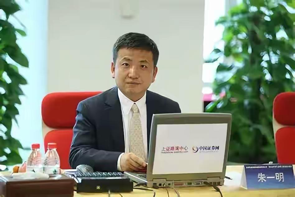 每年光买内存芯片就要花掉几千亿，比买石油还心疼。

更憋屈的是，人家卖多少钱你就