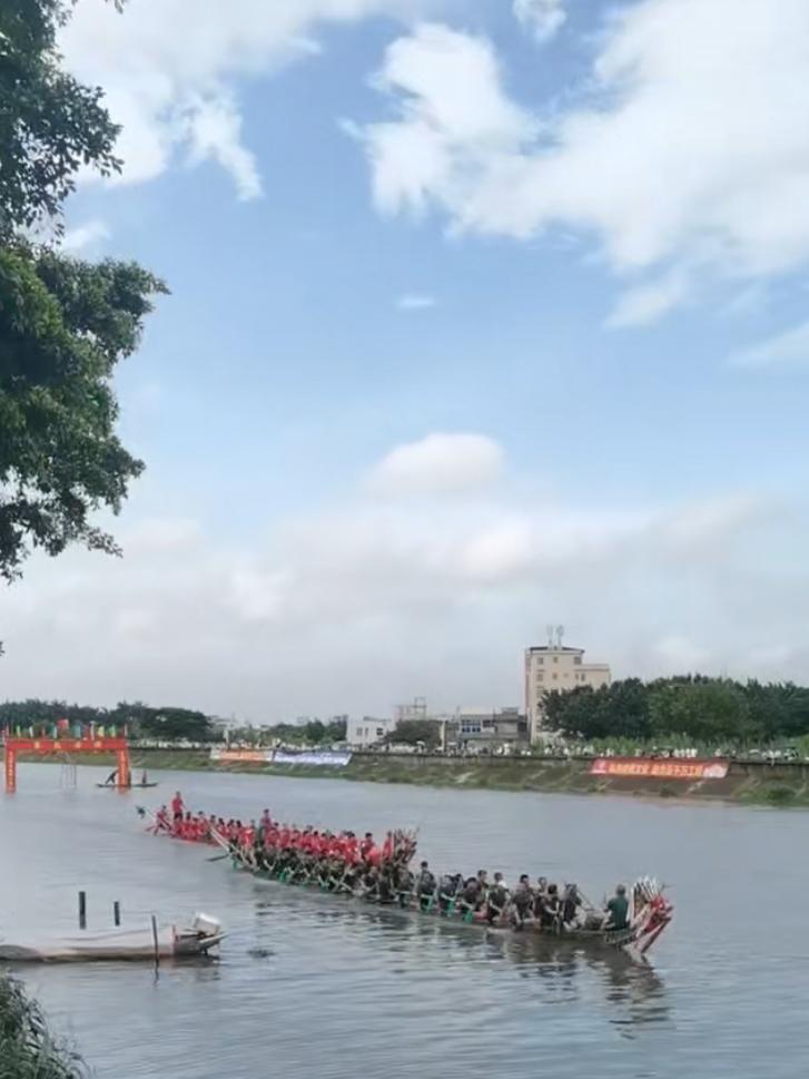 今天端午节，汕头连续下了好几天的龙舟水居然停了，可能老天爷也想看大家赛龙舟，雨停