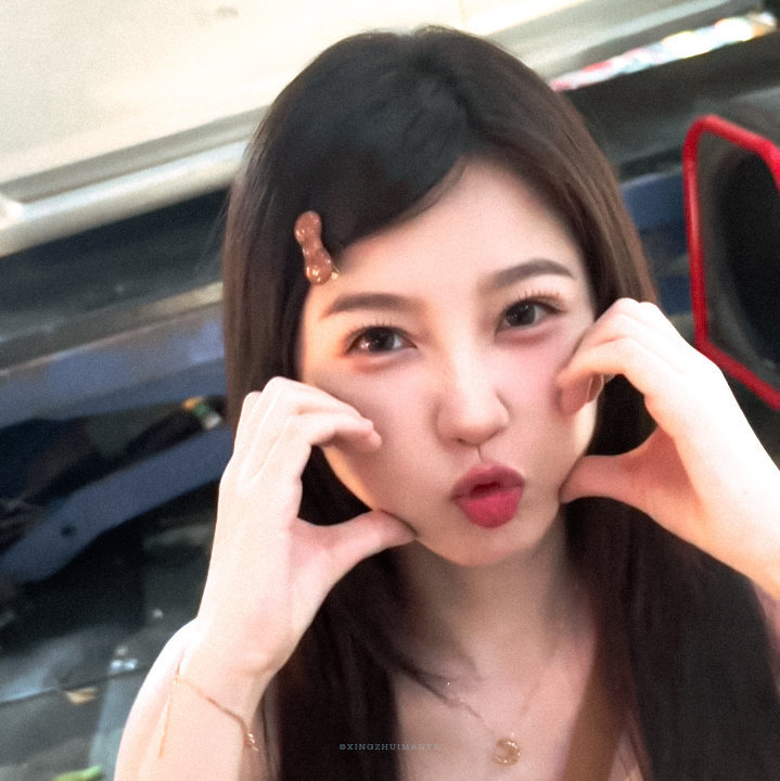 虞书欣姜暮 🐟允许你叫我甜妹 ★꒰ঌ欣欣Dollの呆萌指数100%໒꒱☆​ ​