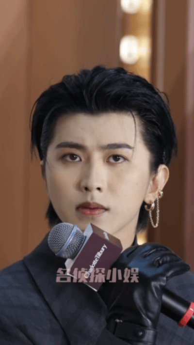 蔡徐坤素了之后怎么胖了好多 