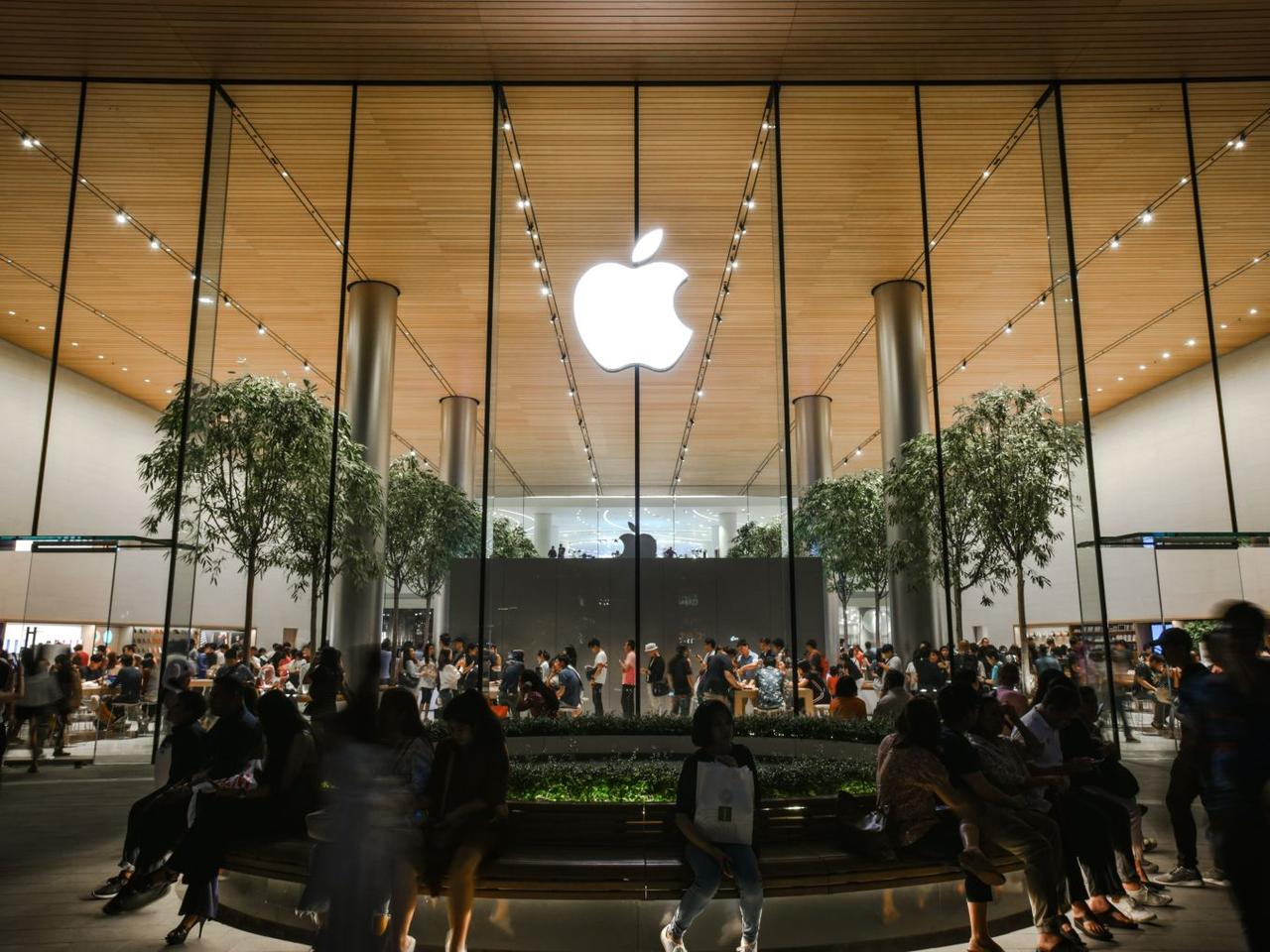 现在苹果，真啥也搞不起来！

iPhone，整体销量萎缩了。

Mac，销量也萎