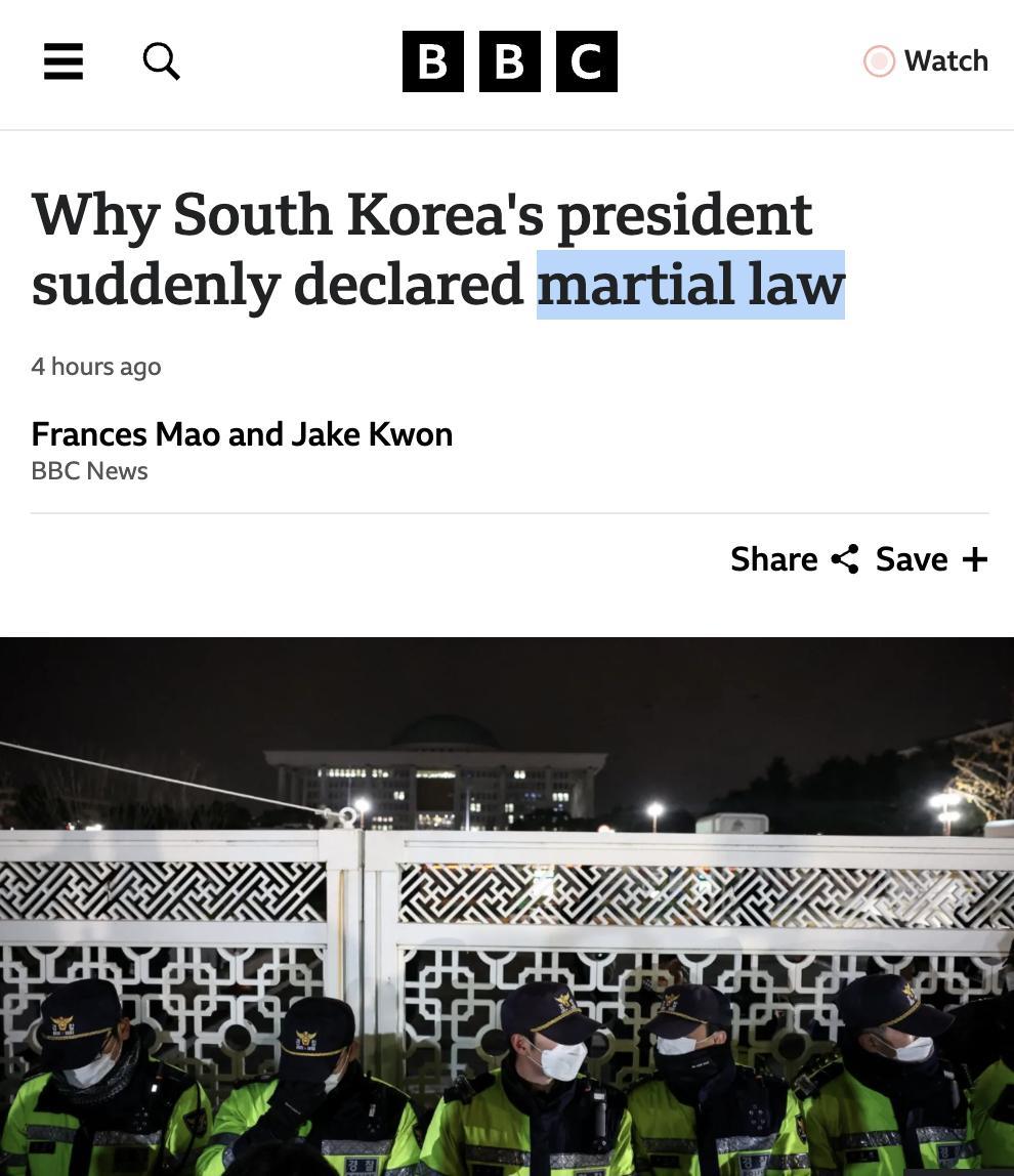 来，学个新闻热词：martial law（戒严） 