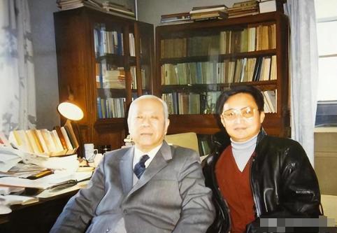 [微风]1985年，中国一高级干部访日期间，不顾多人劝阻非要去靖国神社，回国后就