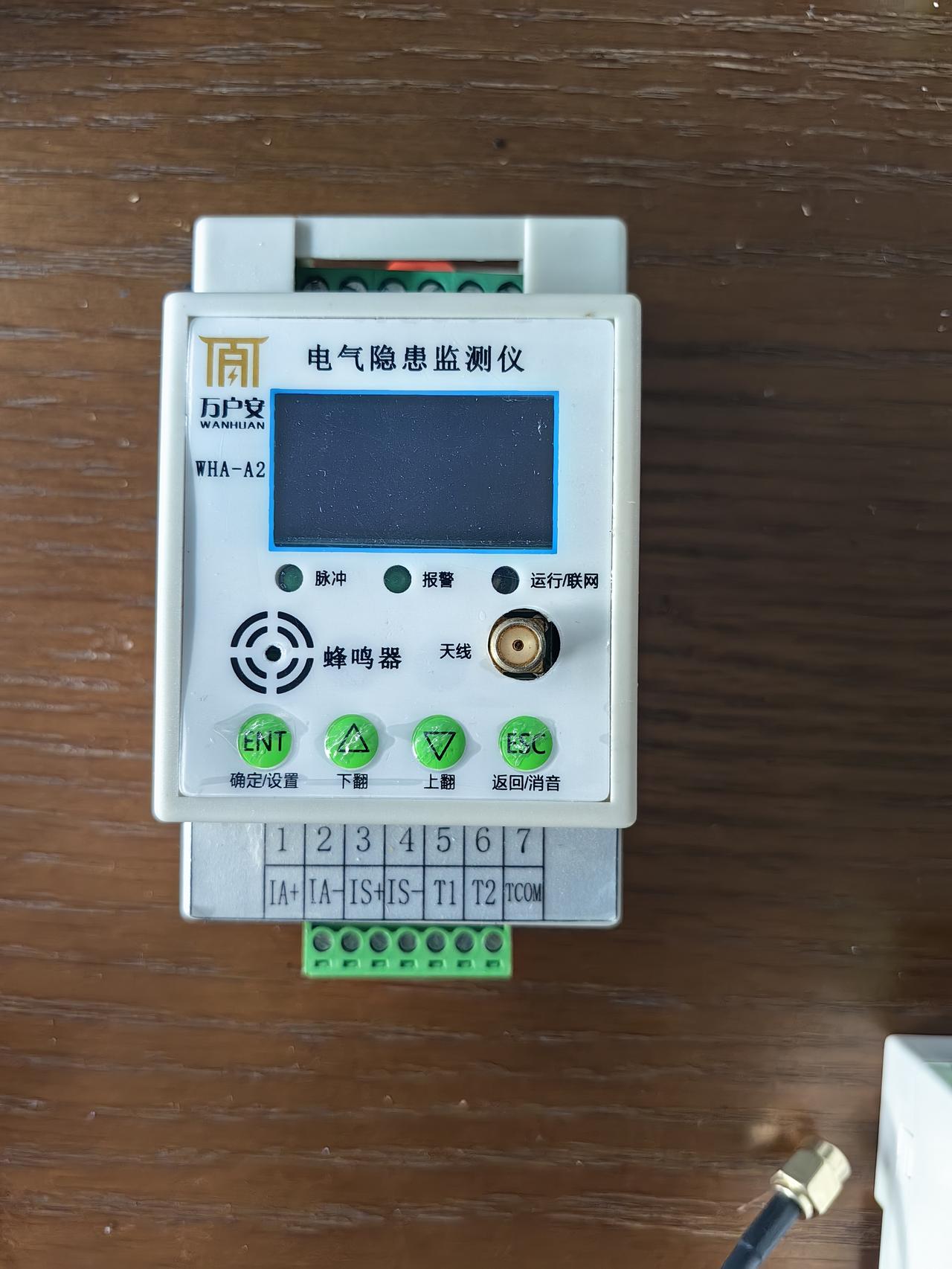 因为很多家庭和单位根本不懂什么是电气火灾隐患，以及如何识别和排除这些电气火灾隐患