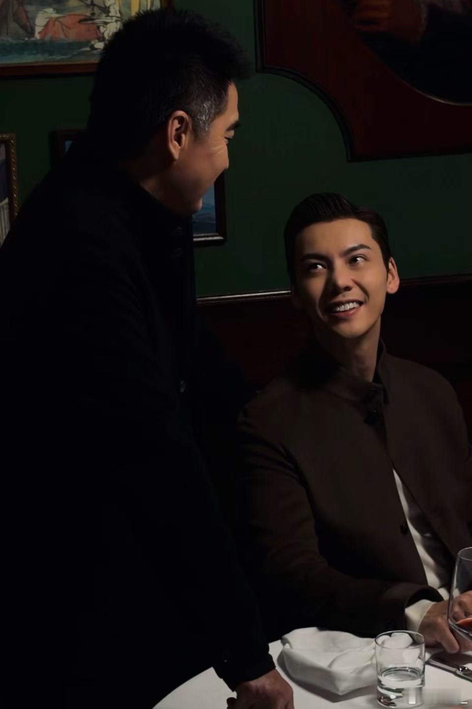 陈伟霆在拍许我耀眼续集吗 米兰餐厅捕获一枚陈伟霆！安静等人的样子自带精英滤镜，和