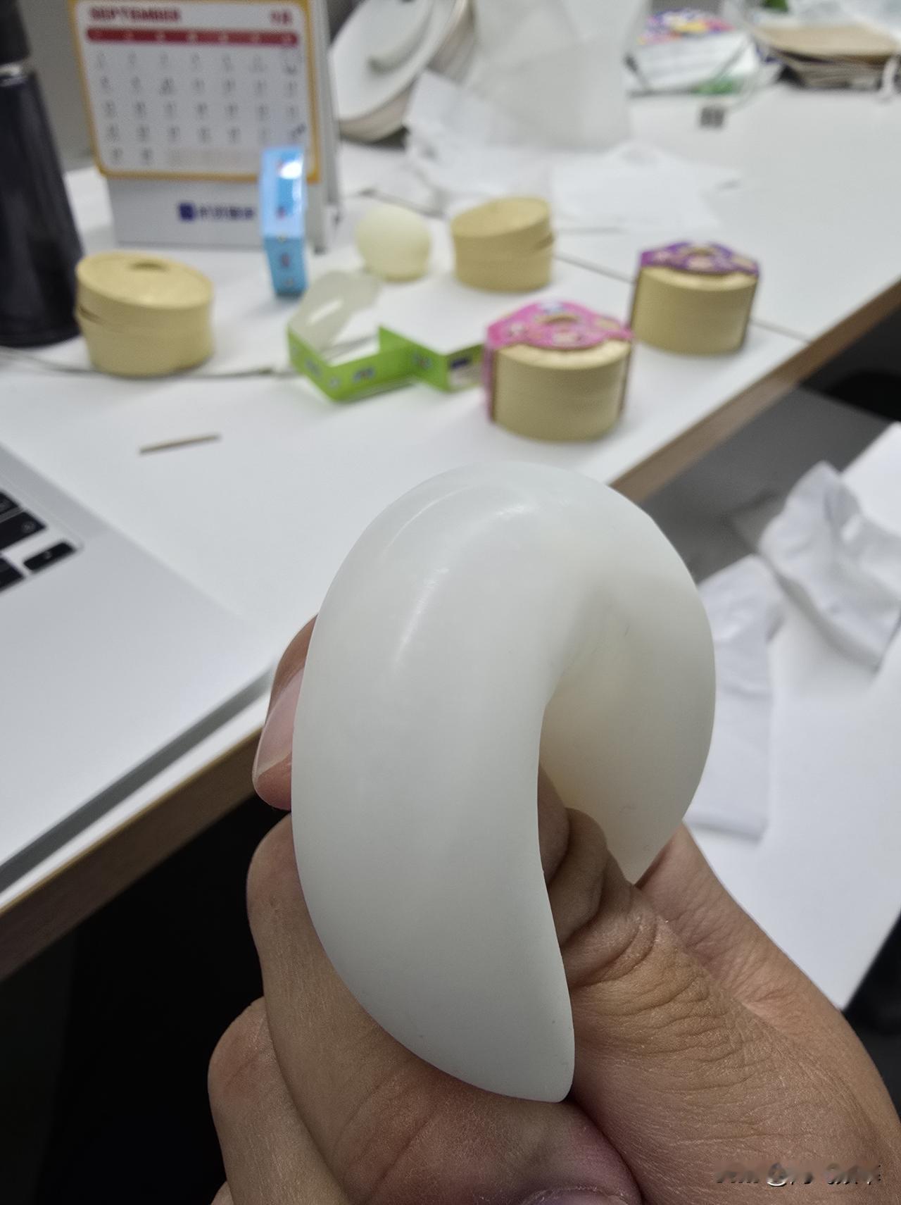 我们公司发中秋礼品了，你有吗？中秋发员工福利 公司发月饼 企业中秋节礼品 公司中