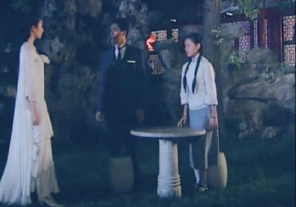 没人觉得金燕西配不上白秀珠吗？
这身段颀长挺拔，
当年14岁的刘亦菲不仅比董洁有