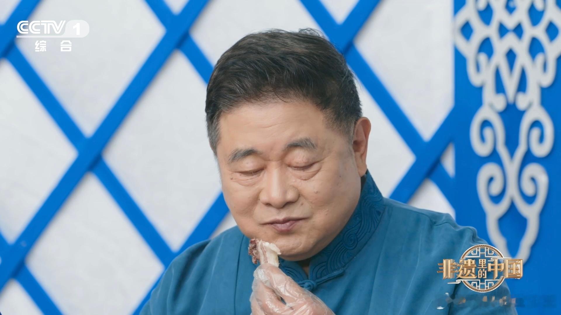 穿羊肉串信息差全羊宴挑羊标准有多讲究非遗里的中国 柴达木全羊宴：毛色纯白、壮年刚