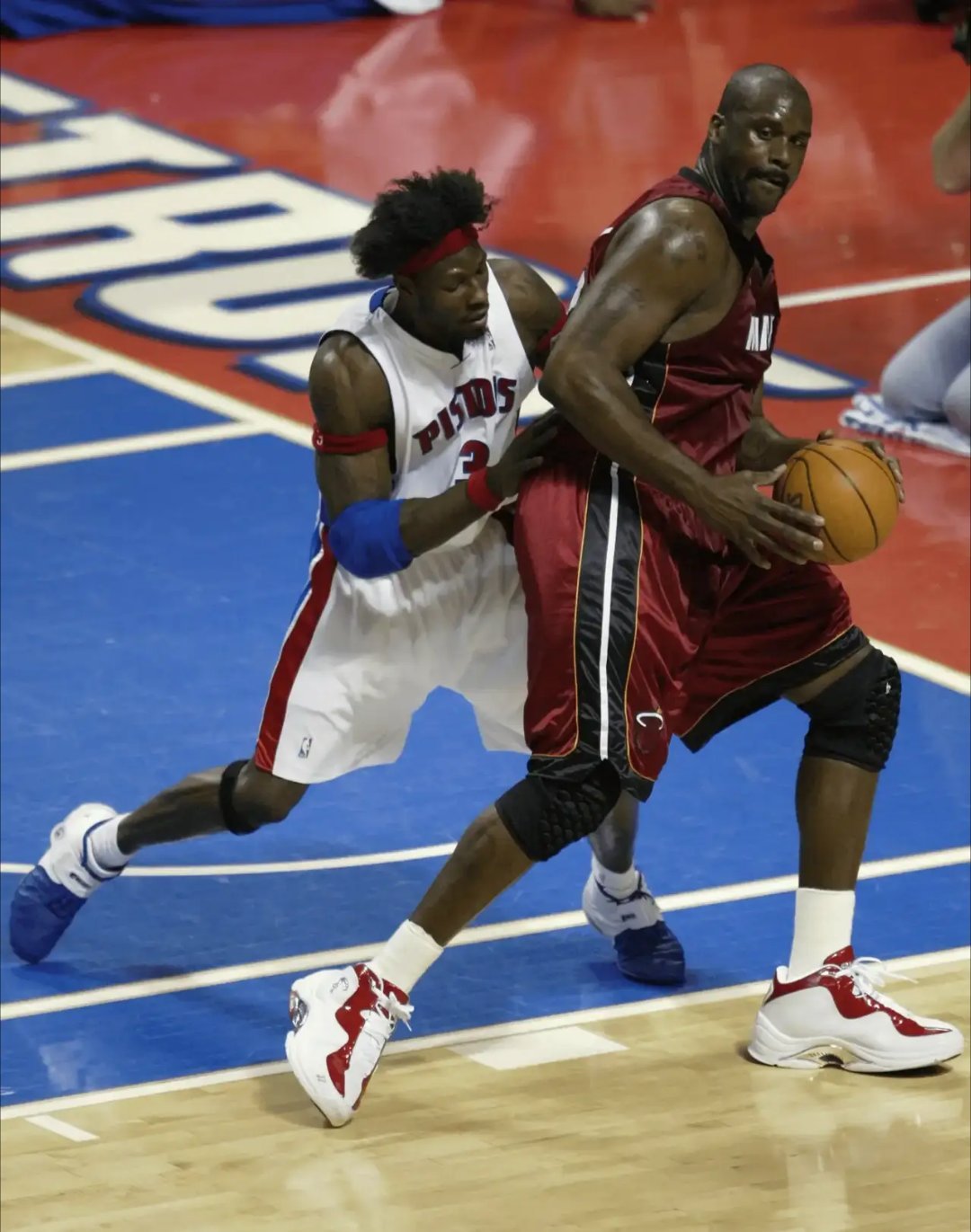 现役的NBA球员，受得了奥尼尔和大本这种对抗吗？ ​​​