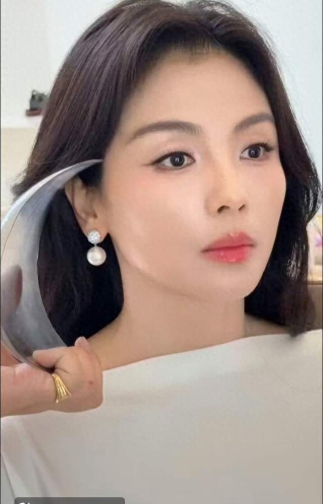 我的天！刘涛这个也是一点没改的生图吧～
