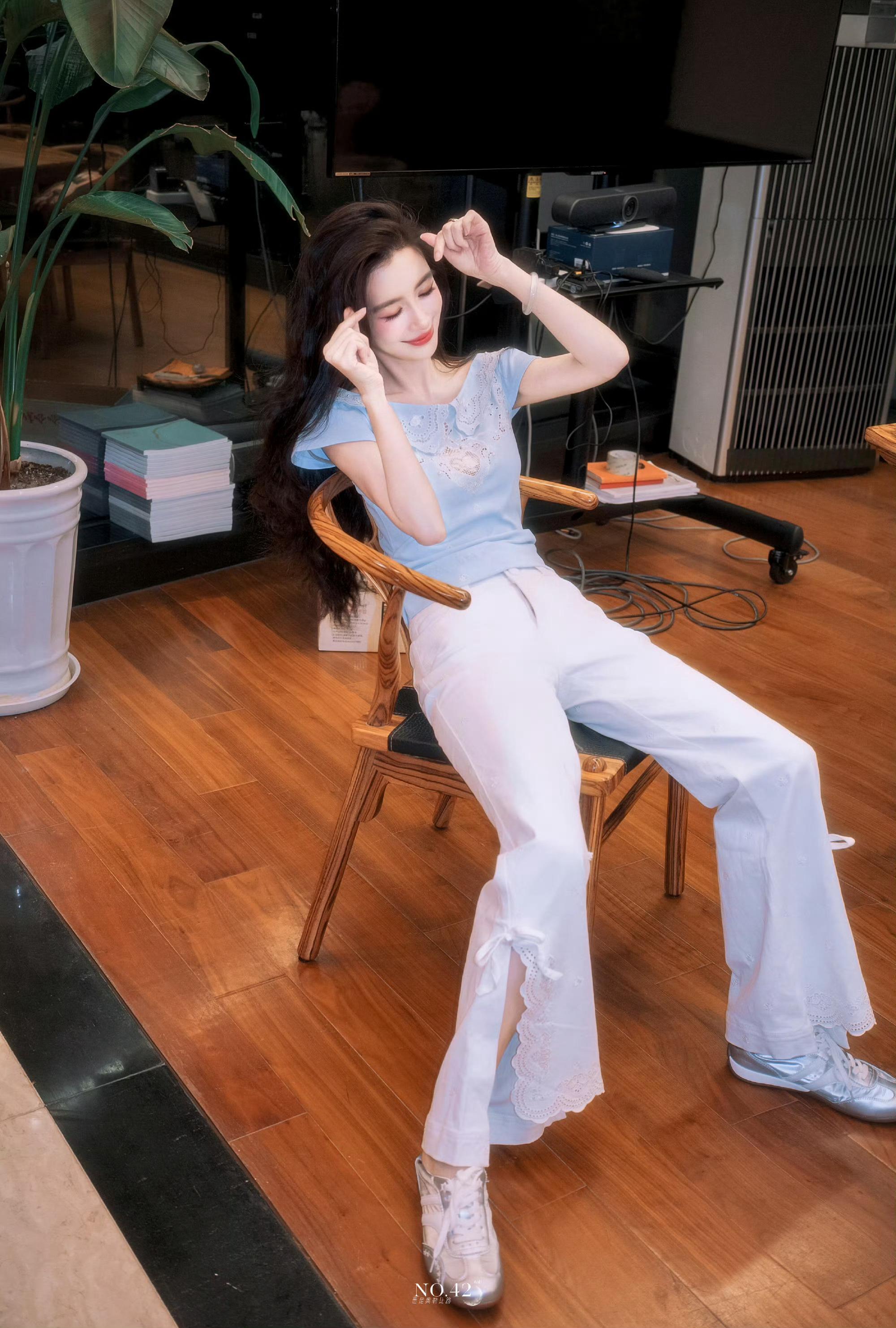 angelababy angelababy "或许我们素未谋面,但我对你的爱意永