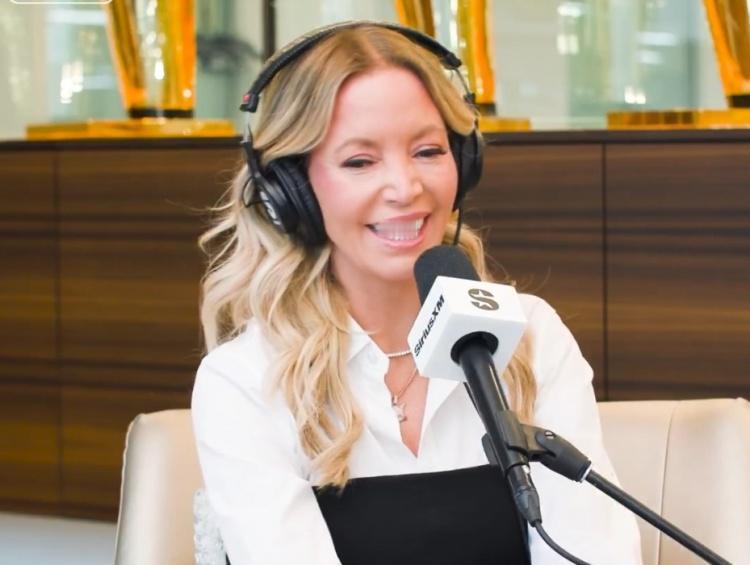 该怎么理解珍妮巴斯这段话呢，尤其是现在湖人还在季后赛征程中，珍妮巴斯作为洛杉矶湖