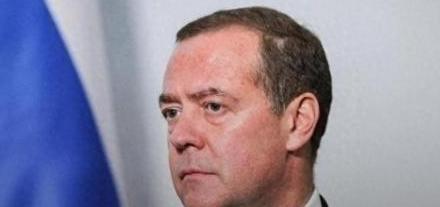 为什么说中国得防着点俄罗斯？说白了，普京今年72岁了，这位掌舵俄罗斯25年的硬汉