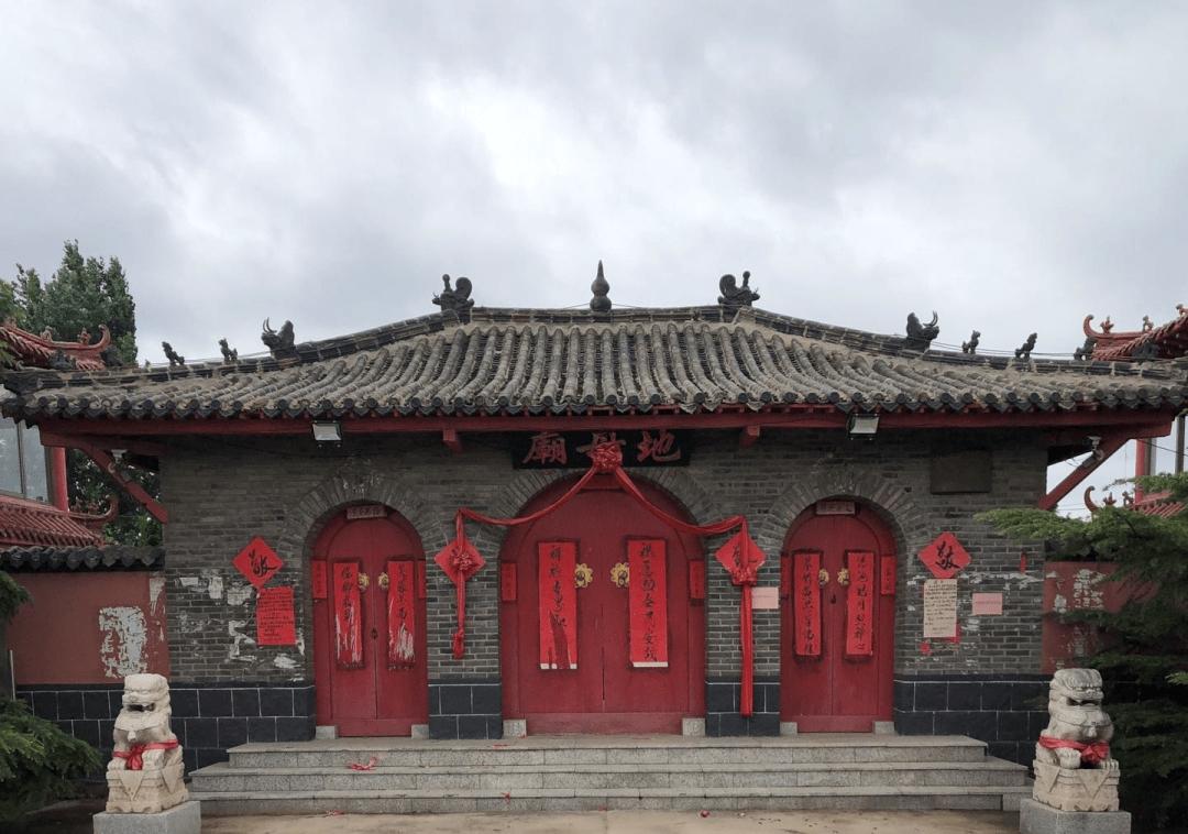 明天是农历十月十八日，即墨蓝村街道庆余屯地母庙逢庙会，庆祝地母娘娘诞辰，有柳腔戏