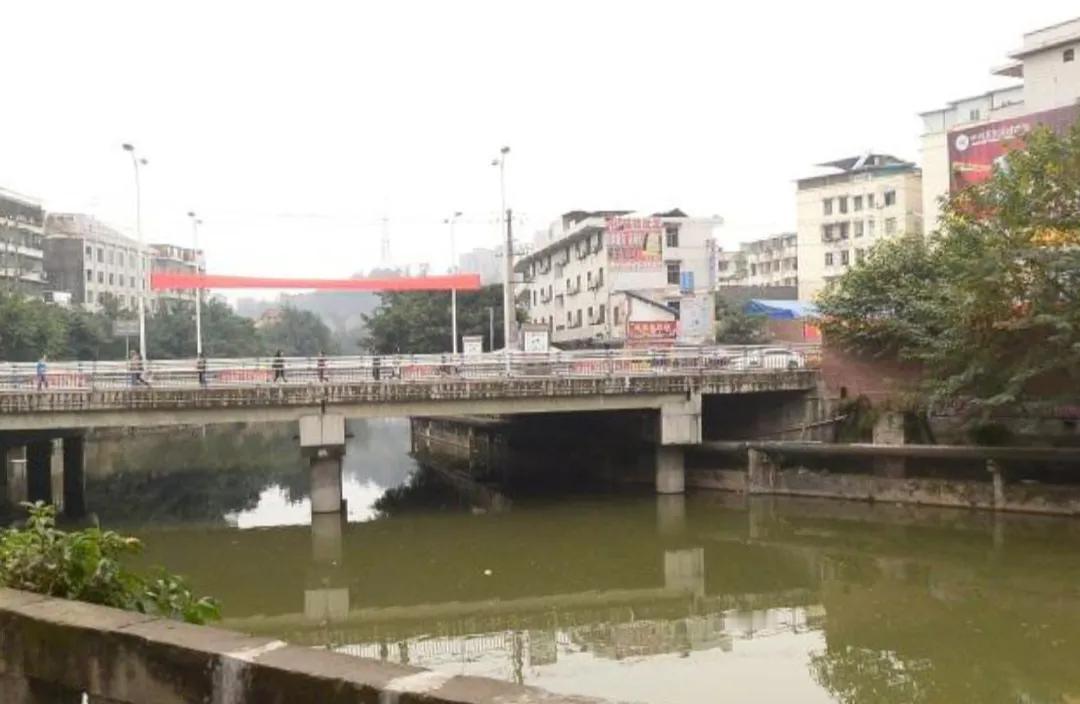 荣县是四川盆地南部的一座历史文化名城，是四川省自贡市管辖下的一座县城。荣县是四川