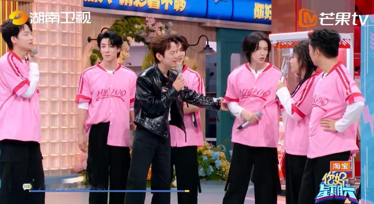 李雪琴成功排除了所有正确答案 你好星期六 找卧底环节趣味十足又带感！李雪琴信心满