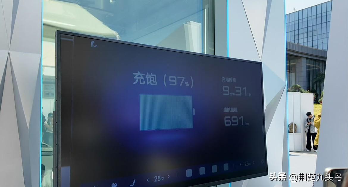 各位开电车的兄弟，你们现在最焦虑的是什么？是不是看着手机地图找充电桩，或者好不容