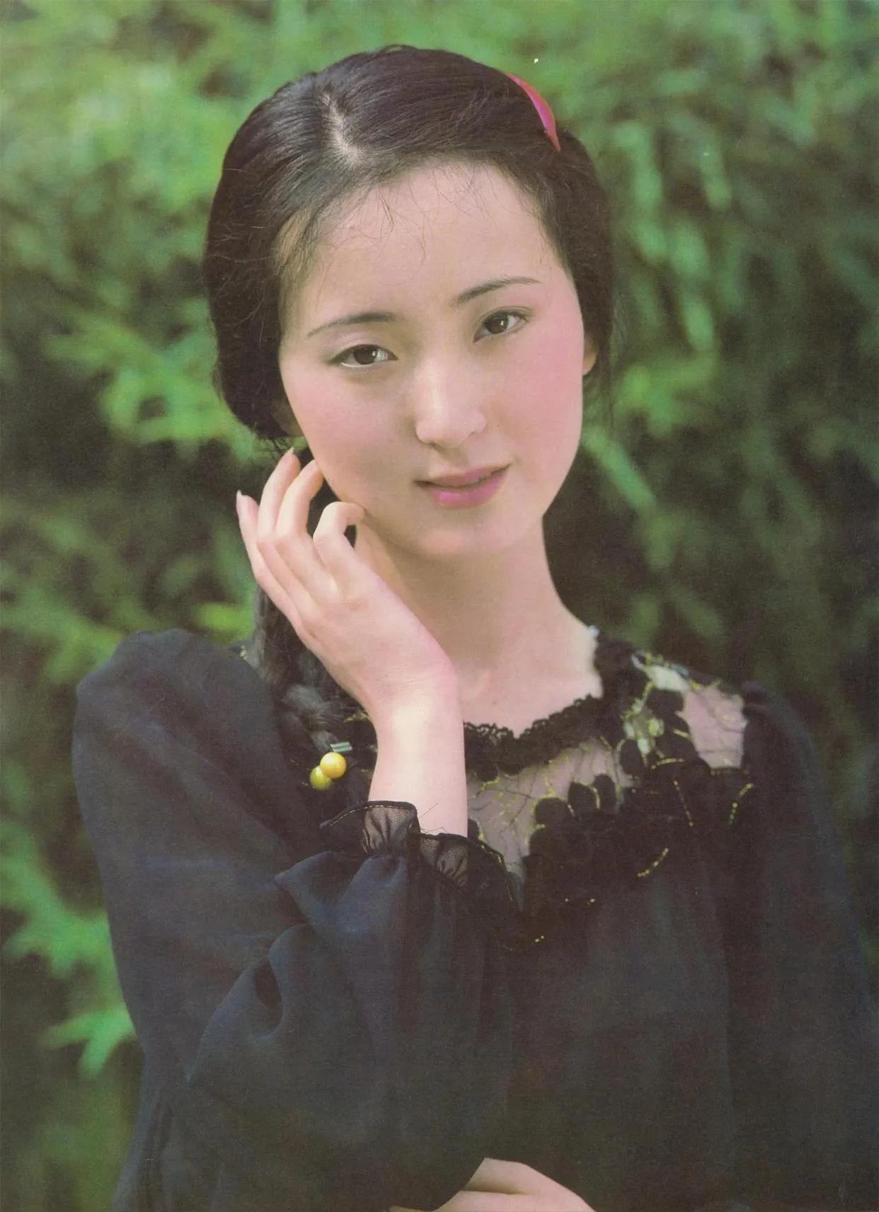 老版《红楼梦》1987年演员生活照，认识几个啊？
#女星旧照# 
#名星老照片#
