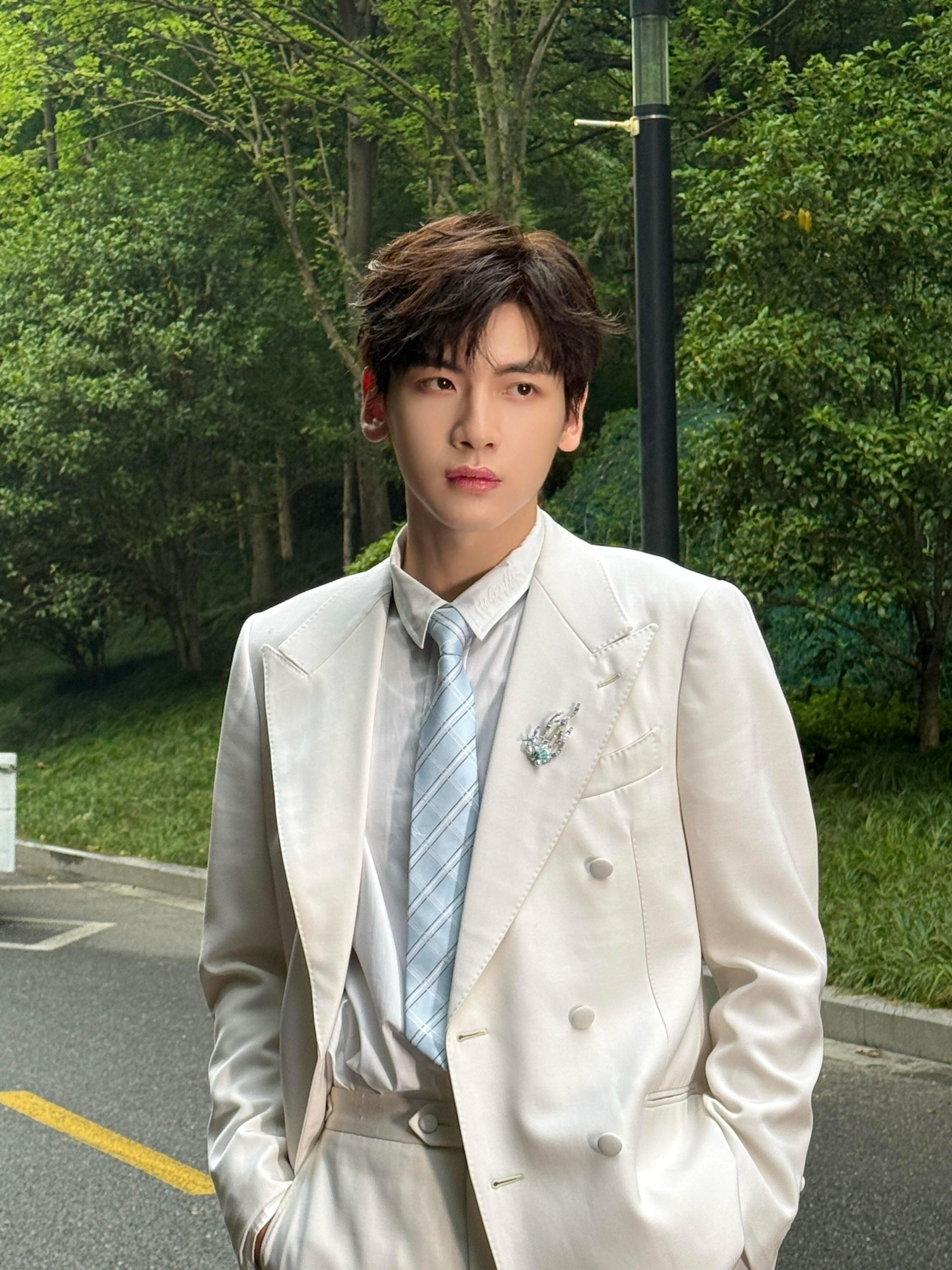 翟潇闻[超话]zxw翟潇闻以你为名的夏天 zxw翟潇闻张澍 “走过这些泥潭路 迎