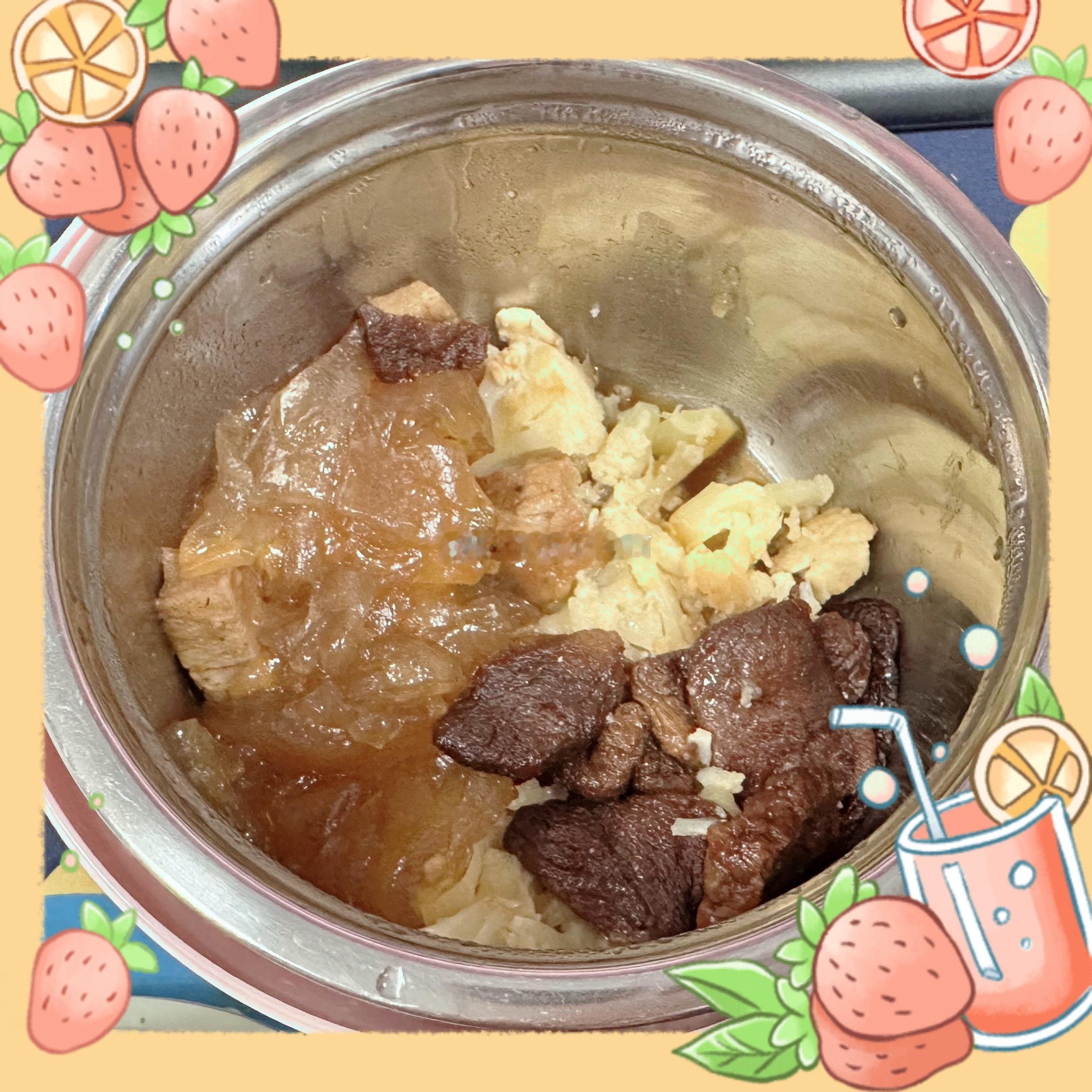 燃烧的陀螺仪  一天的饭量就这么多了还有一盆没有油水的菜～花菜，豆腐干还有粉条，