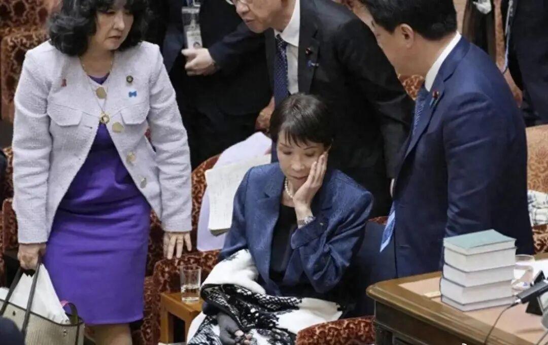 高市早苗病倒了，多方压力打垮了她？学者警告日本：必将粉身碎骨

日本政坛这两天突