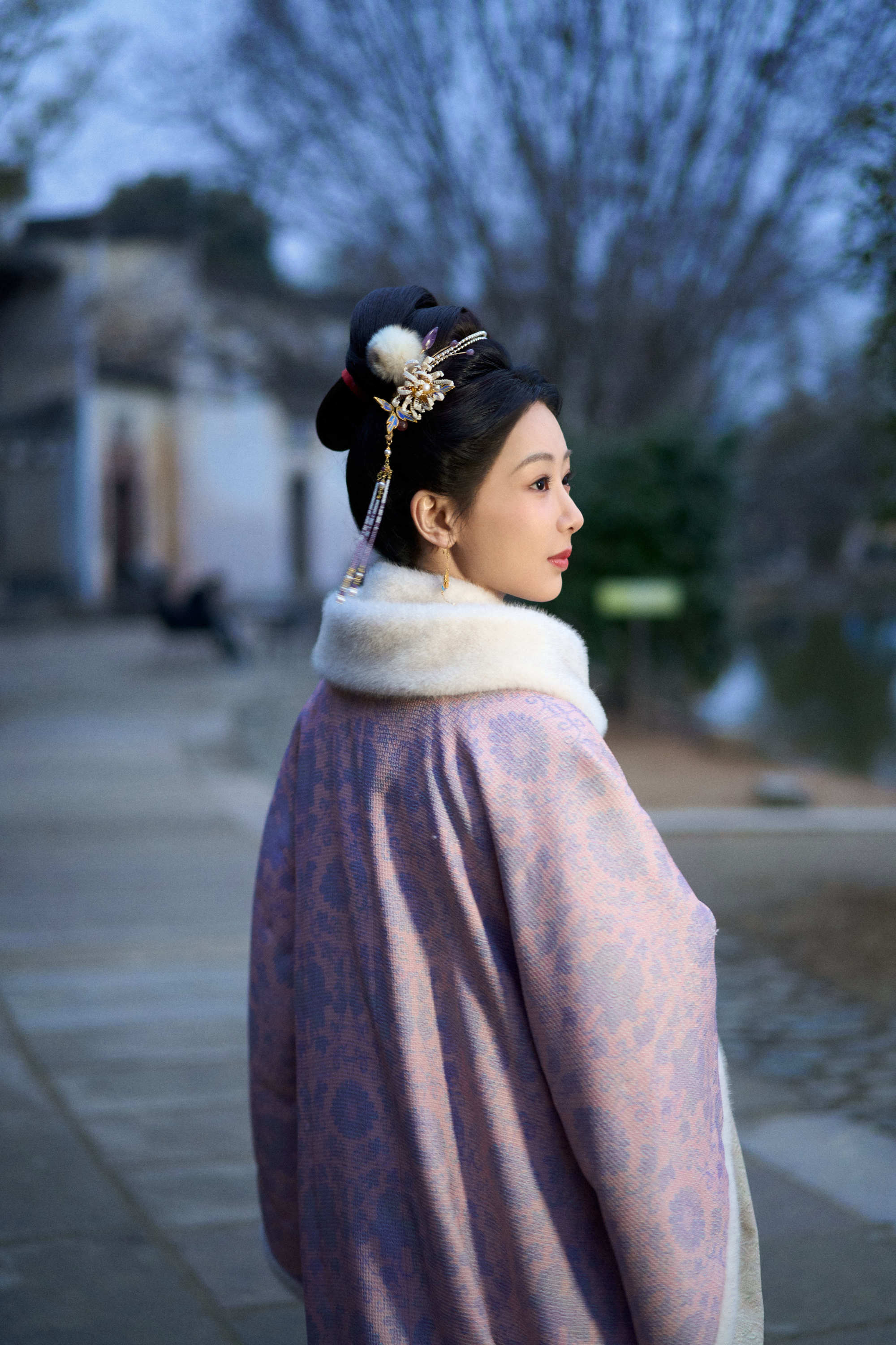 杨紫安徽路透 时光如墨滴落，沉淀智慧之痕；初心似杵起落，夯实信仰之基。家业