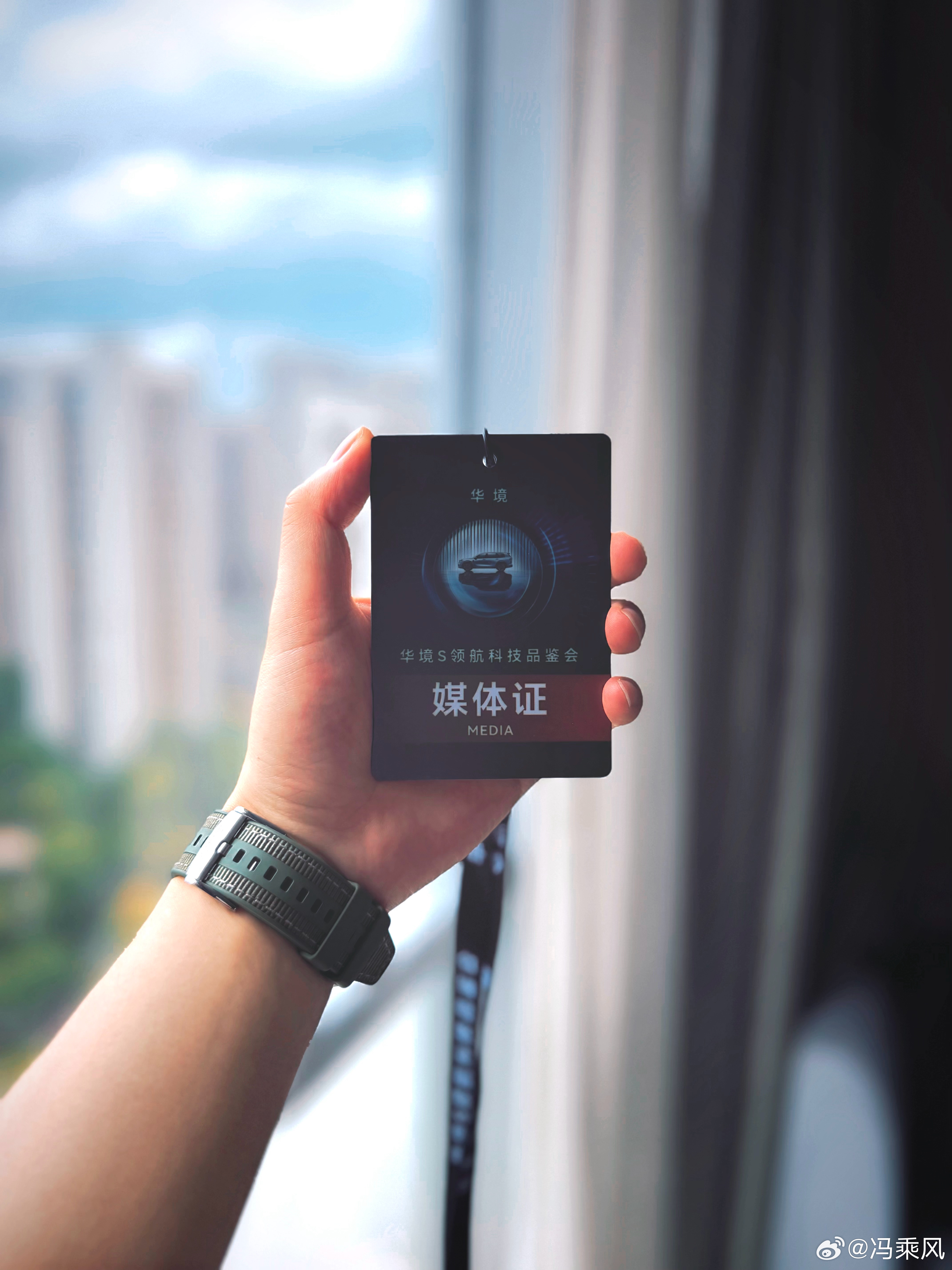 已到成都，今晚看看科技旗舰大六座SUV——华境S！之前在园区已经看过新出行老师的