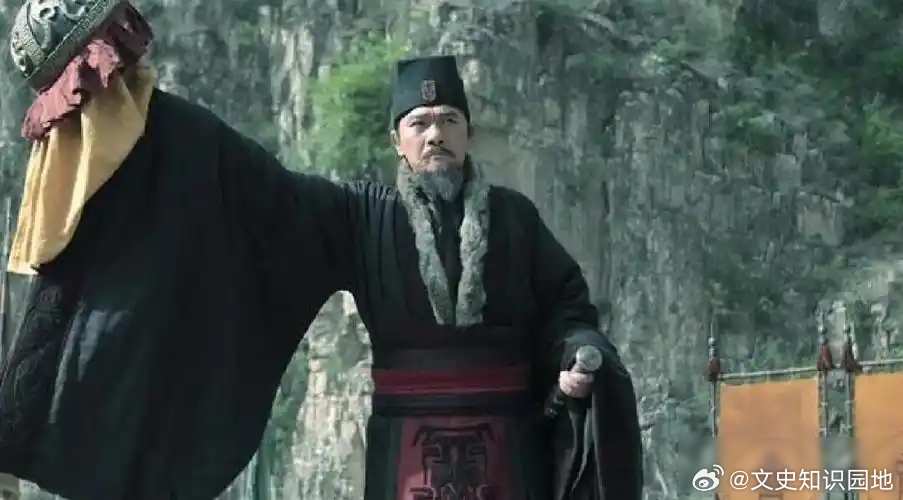 历史 一个商人，没带一兵一卒，仅凭一张嘴，在十年间把五个国家搅得天翻地覆。他保住