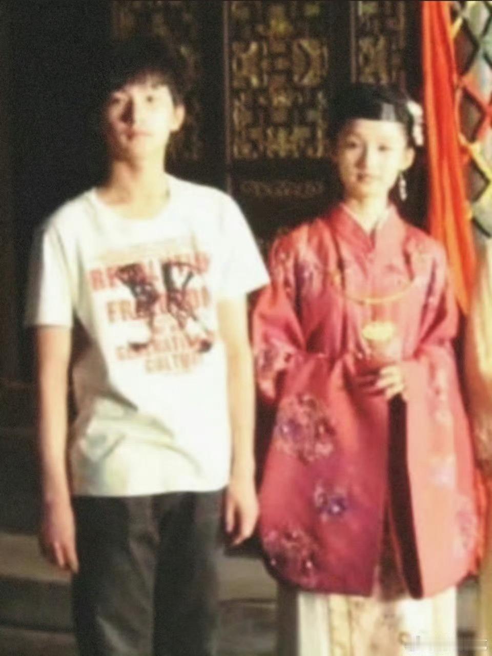 杨洋李沁谈了五年两人年少相识，都陪伴彼此，度过了最年轻稚嫩的时刻，分开，即使说也