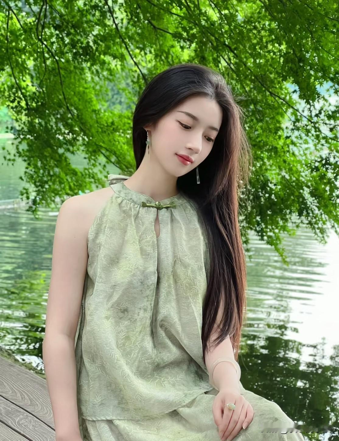 大神留步！早就被你的才华圈粉，快救救我这卡壳的上联

敬爱的大哥哥
刷你动态就是