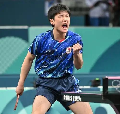 日本男乒在崛起!
2025年，日本男乒取得了重大突破:
5月多哈世乒赛男双冠军: