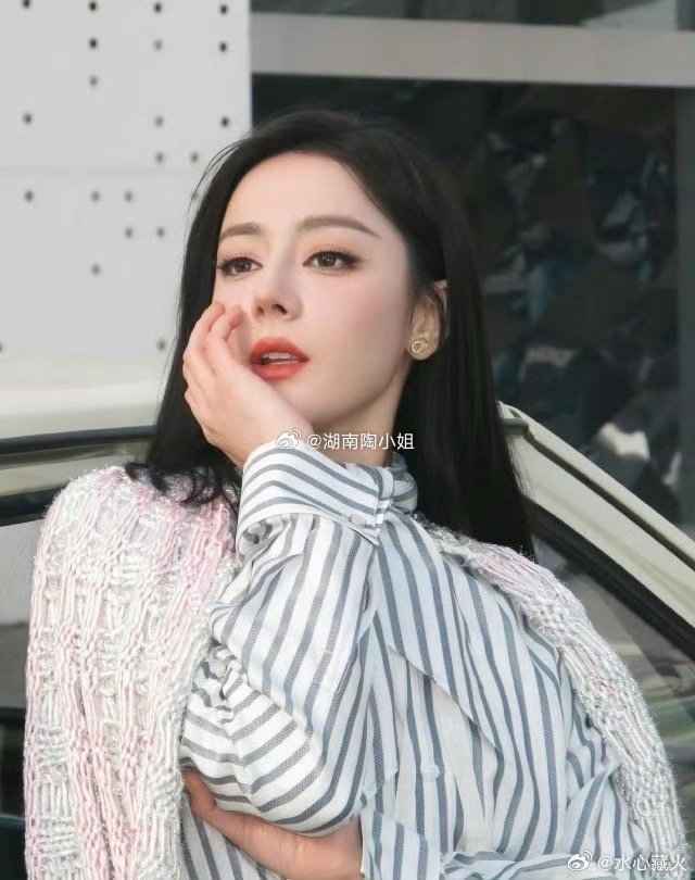 迪丽热巴将缺席时装周我没听错吧？热巴竟然在迪拜？？？好像是工作人员直飞已到达巴黎