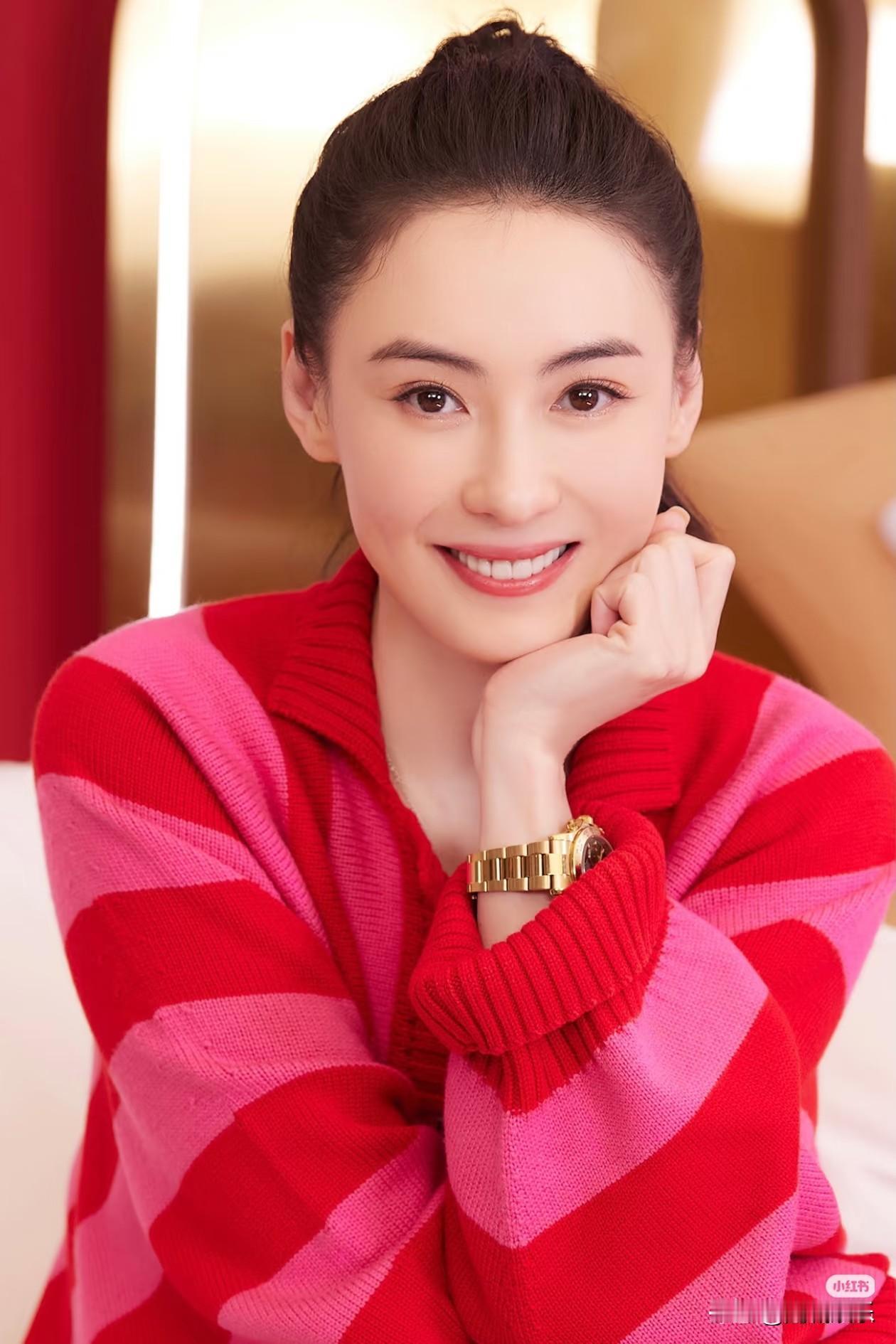 在娱乐圈真假难辨的语境下，张柏芝与刘嘉玲在《一路繁花2》中的对话，揭开了两种截然