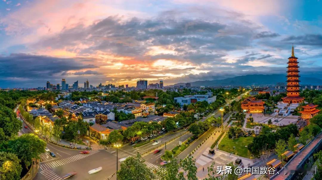 金华贸易突破万亿之


金华经济强，小弟也强，万亿贸易金额。一个义乌就占了百分之