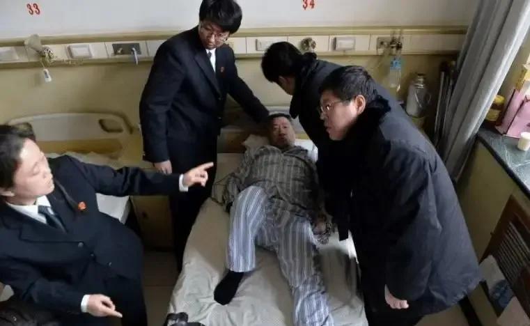 【补充】2015年，在京煤集团总医院霸占了病床3年的“钉子户”，被法院强制腾退床
