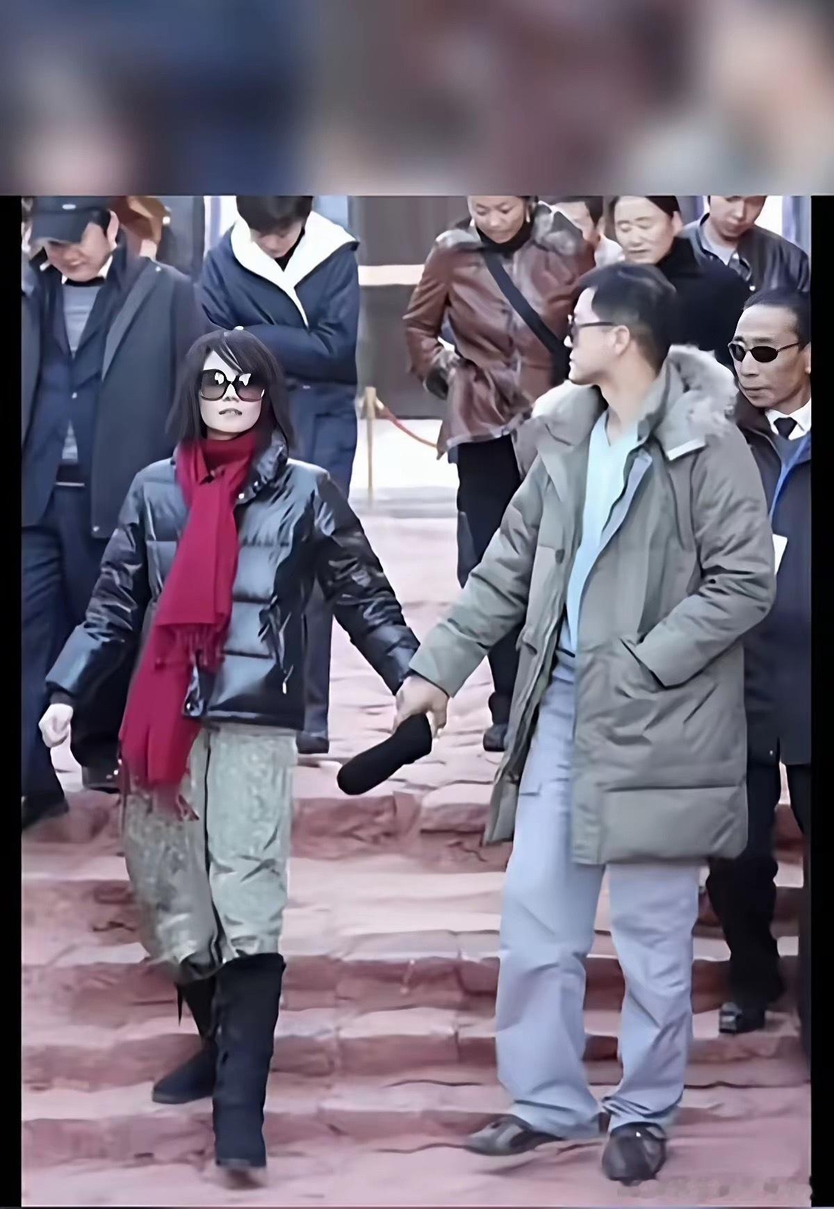 亚洲天后王菲20多岁与窦唯，30多岁和帅气时的李亚鹏，40多岁时与谢霆锋，王菲只