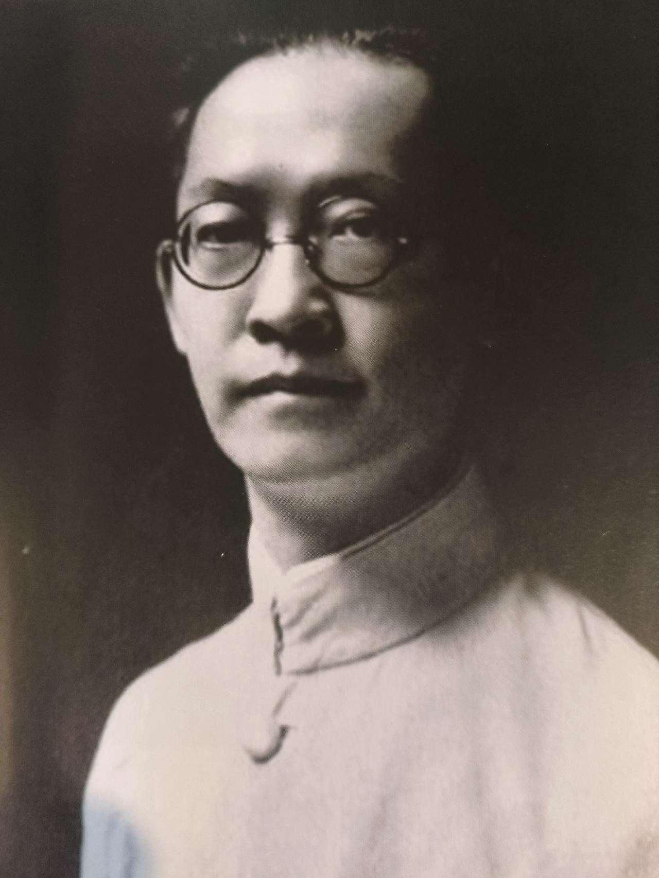 胡汉民回忆录  追随孙中山先生屡败屡战  屡战屡败
 
胡汉民1905年才加入同
