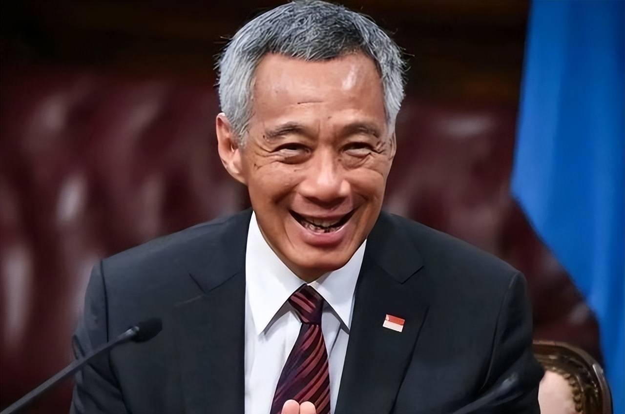 新加坡终于知道怕了，退居二线的李显龙，给自己的继任者敲响警钟
很多人盯着新加坡政