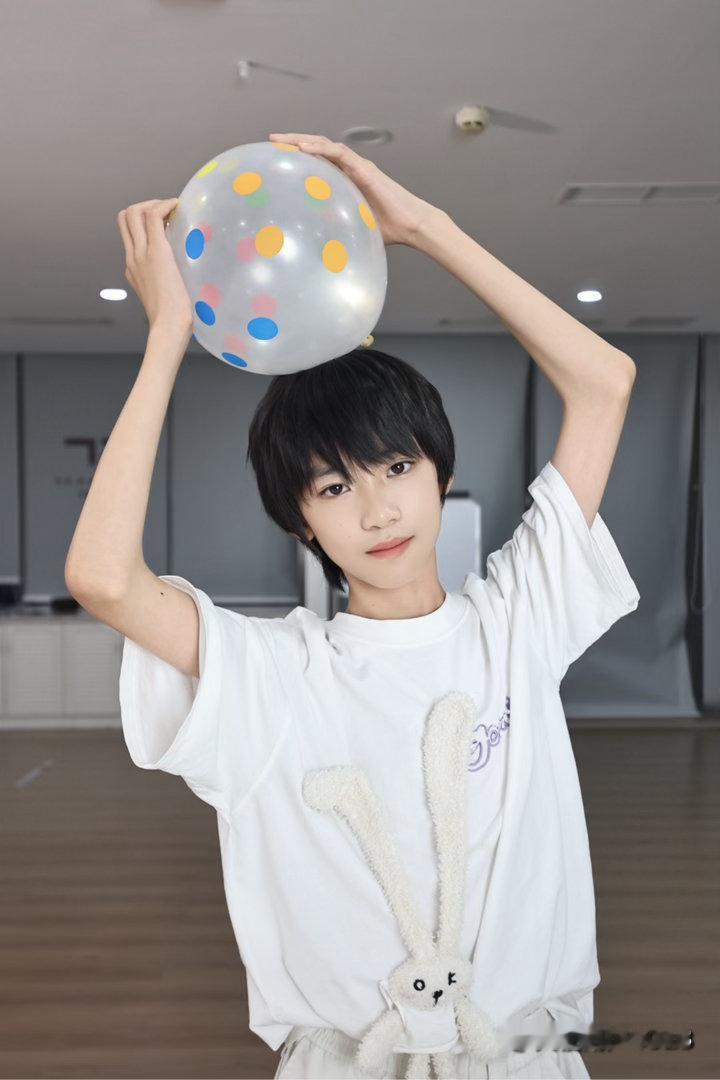 杨林好YL  🥰tf家族练习生 杨林好🥰杨林好 林隙藏光 好梦成诗 你和雪有